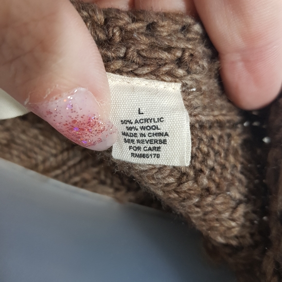 Sleeping On Snow Cable Knit Button Shrug - Picture 4 of 6